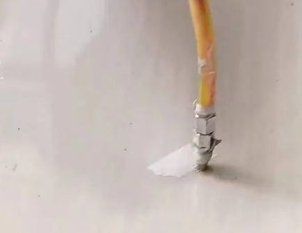 积石山瓷砖空鼓维修公司专业解答在瓷砖铺贴过程中，如果使用的砂料过粗（如全部使用了粗砂），可能会导致以下问题